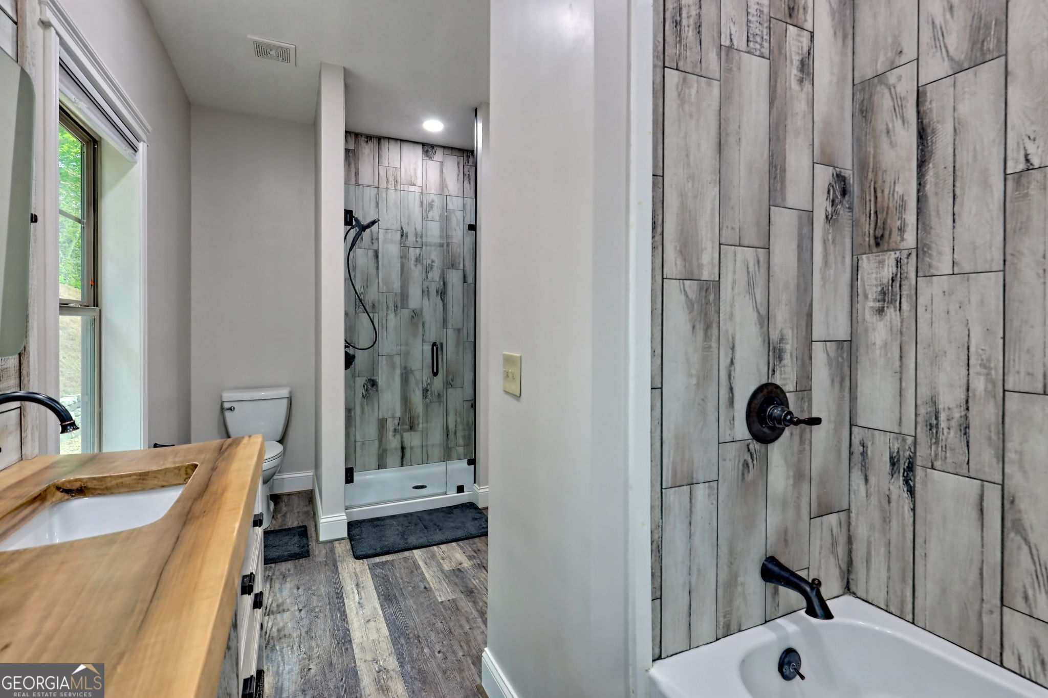 Rabun Gap, Georgia 30568, United States, 3 Bedrooms Bedrooms, ,4 BathroomsBathrooms,Residential,Active,127325