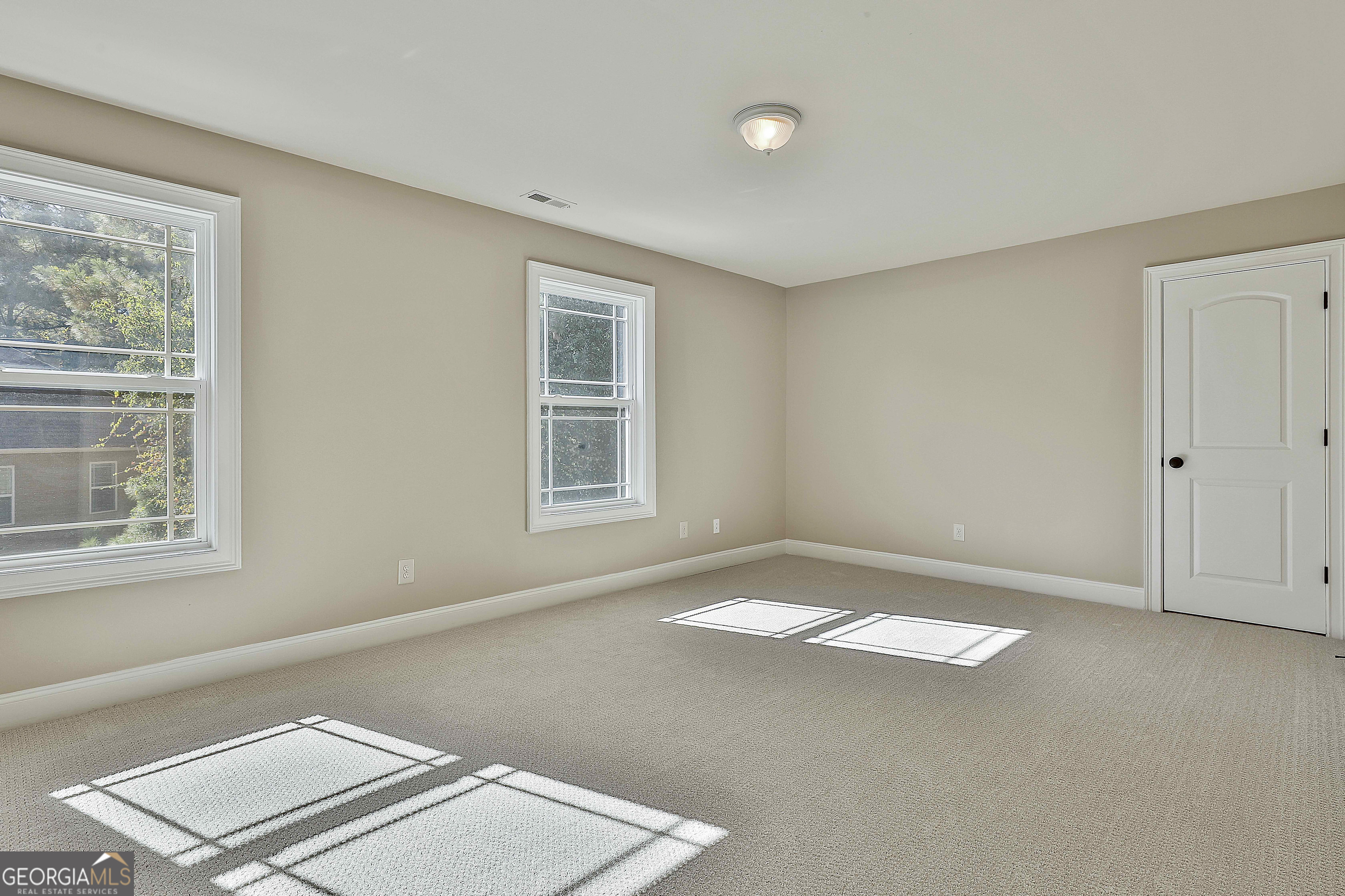 Newnan, Georgia 30263, United States, 6 Bedrooms Bedrooms, ,5 BathroomsBathrooms,Residential,Active,229579