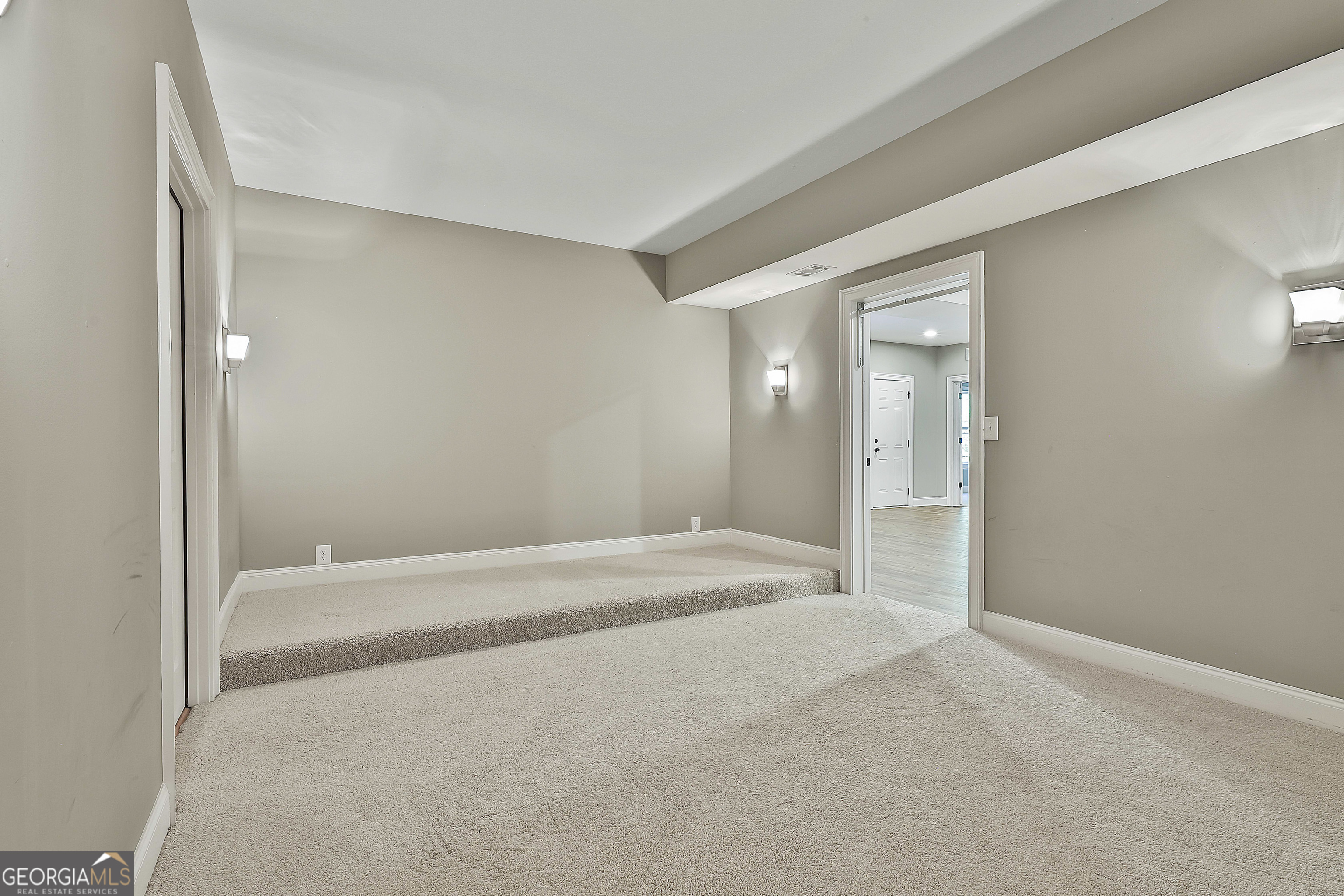 Newnan, Georgia 30263, United States, 6 Bedrooms Bedrooms, ,5 BathroomsBathrooms,Residential,Active,229579