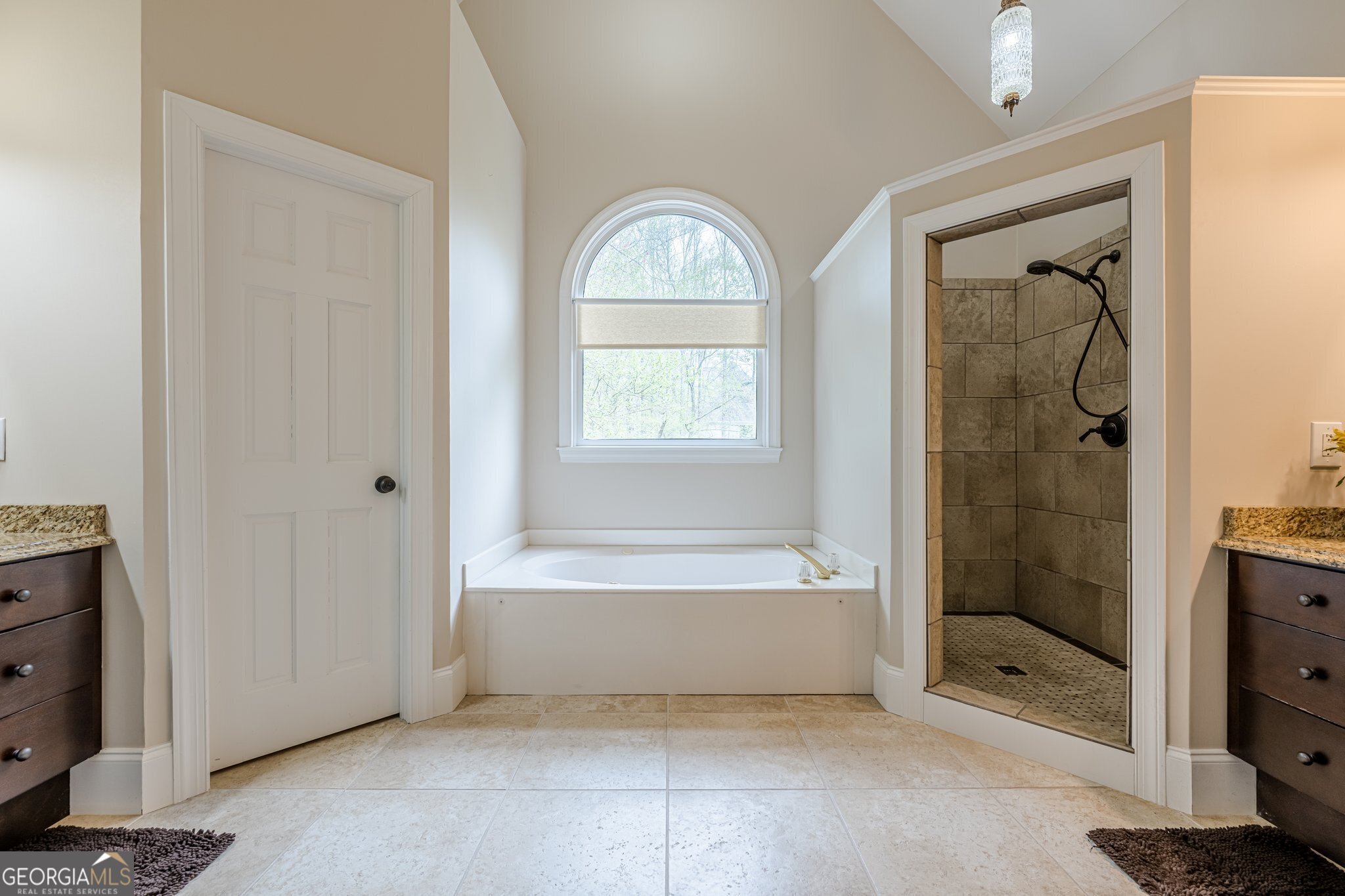 Cumming, Georgia 30040, United States, 5 Bedrooms Bedrooms, ,5 BathroomsBathrooms,Residential,Pending,102972