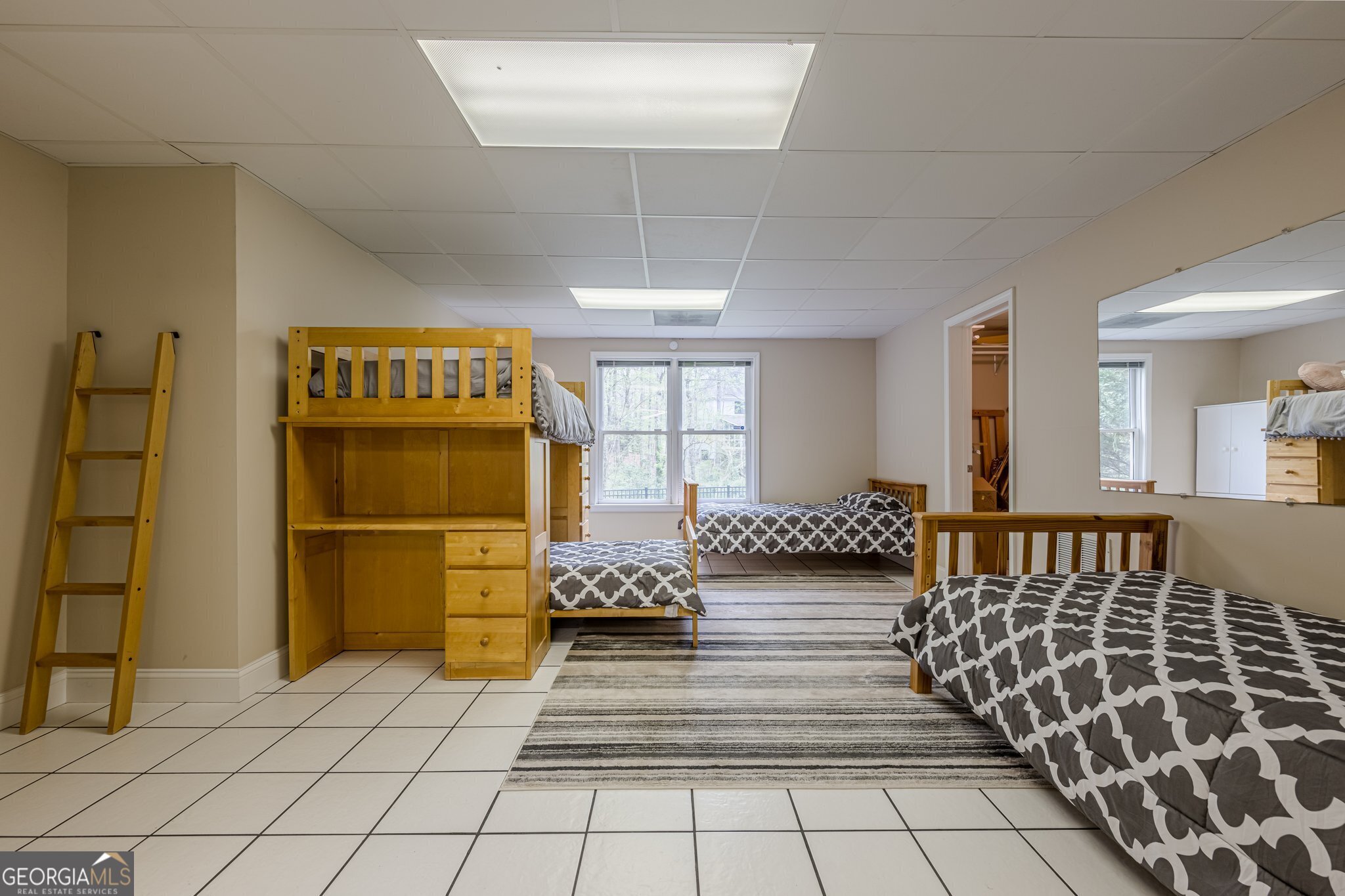 Cumming, Georgia 30040, United States, 5 Bedrooms Bedrooms, ,5 BathroomsBathrooms,Residential,Pending,102972