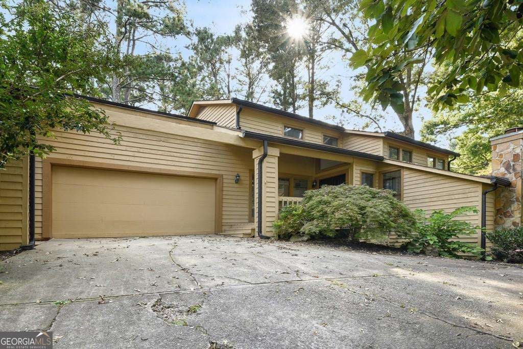Photo of 1000 Muirfield Drive, Marietta, GA 30068 (MLS # 10796946)