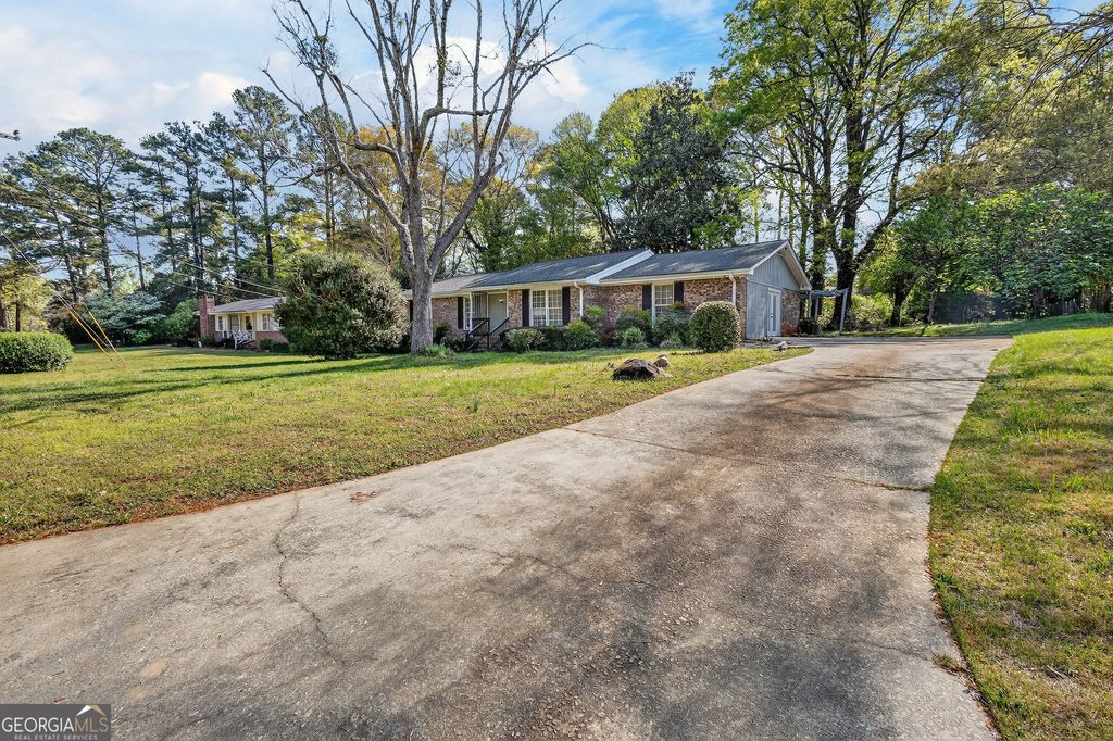 Photo of 2521 Country Club Drive, Conyers, GA 30013 (MLS # 10724244)