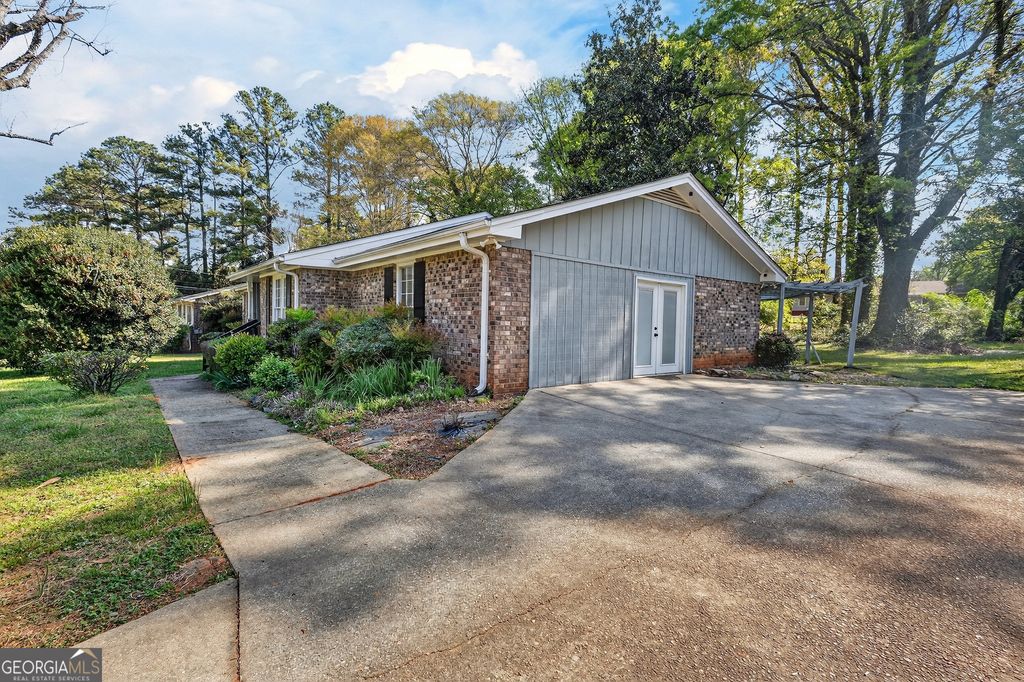 Photo of 2521 Country Club Drive, Conyers, GA 30013 (MLS # 10724244)