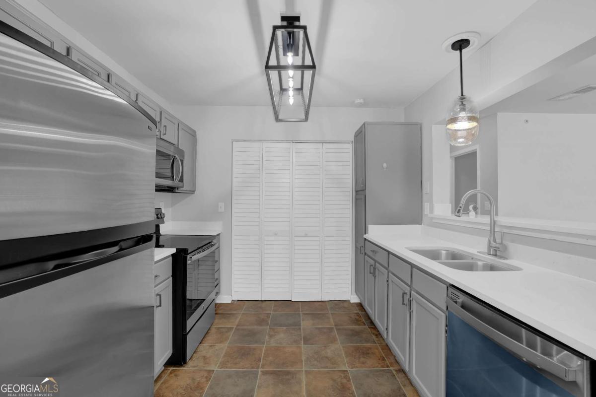 303 Mill Pond CT SE