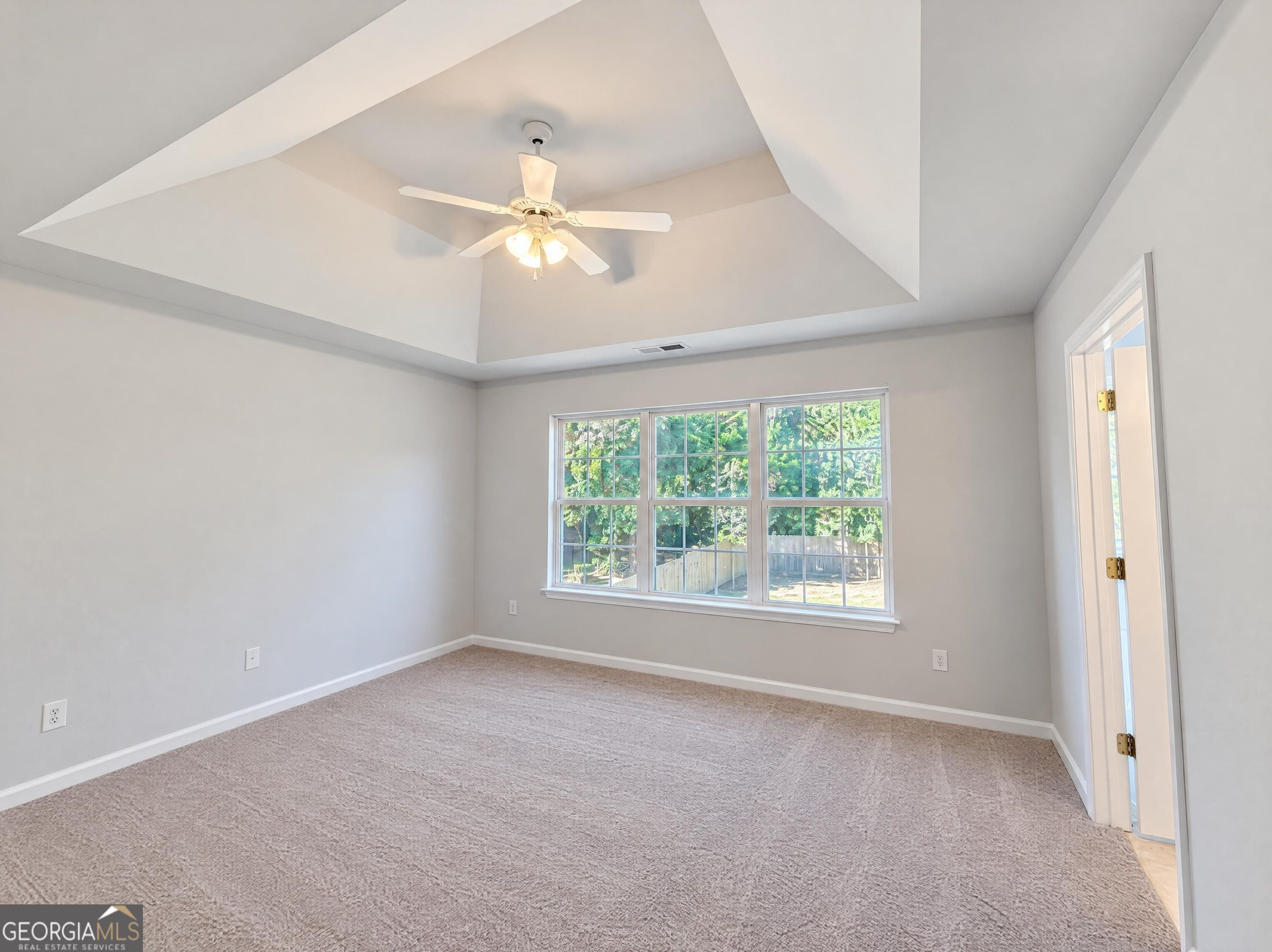 1041 Topaz LN