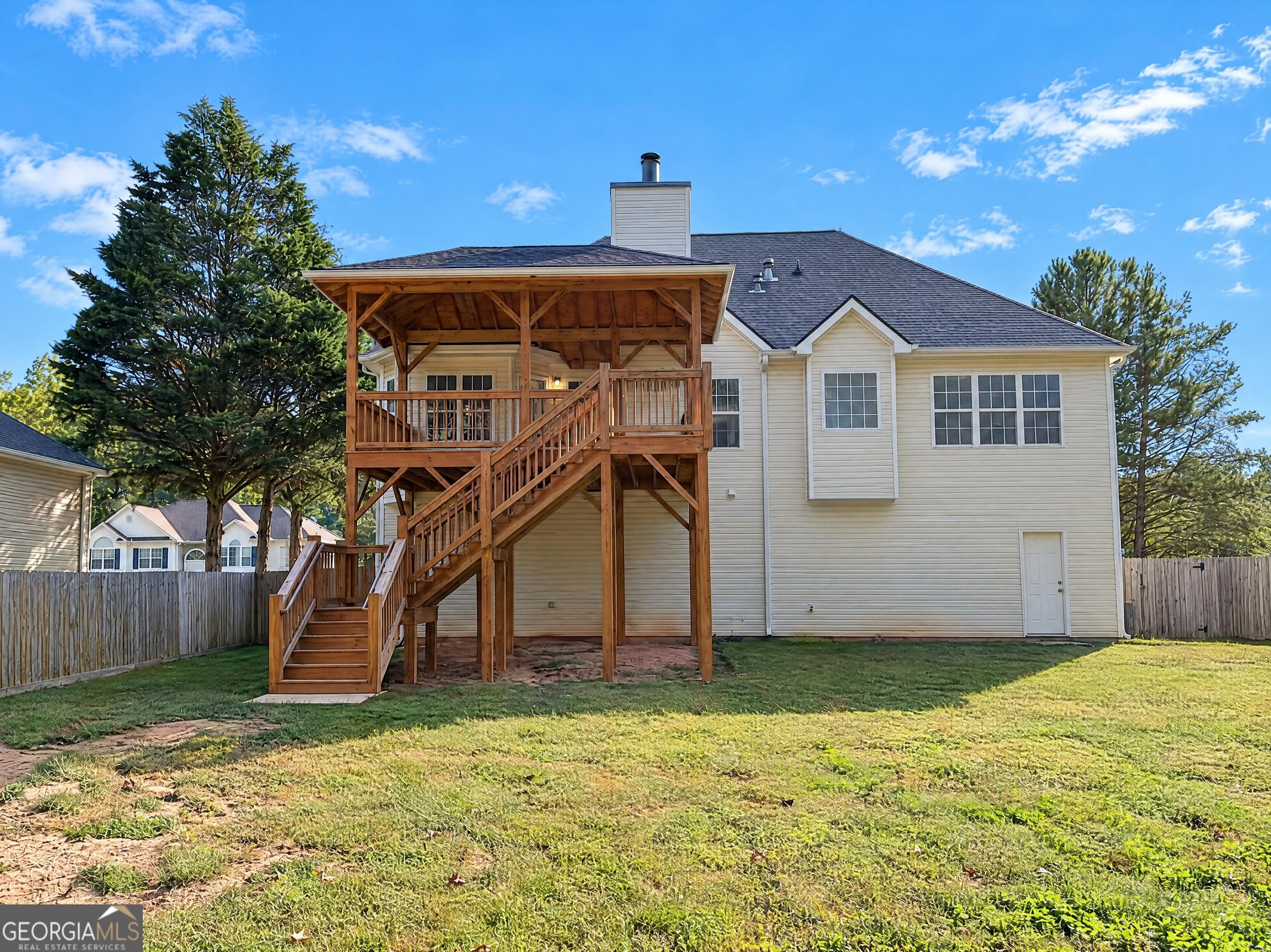 1041 Topaz LN
