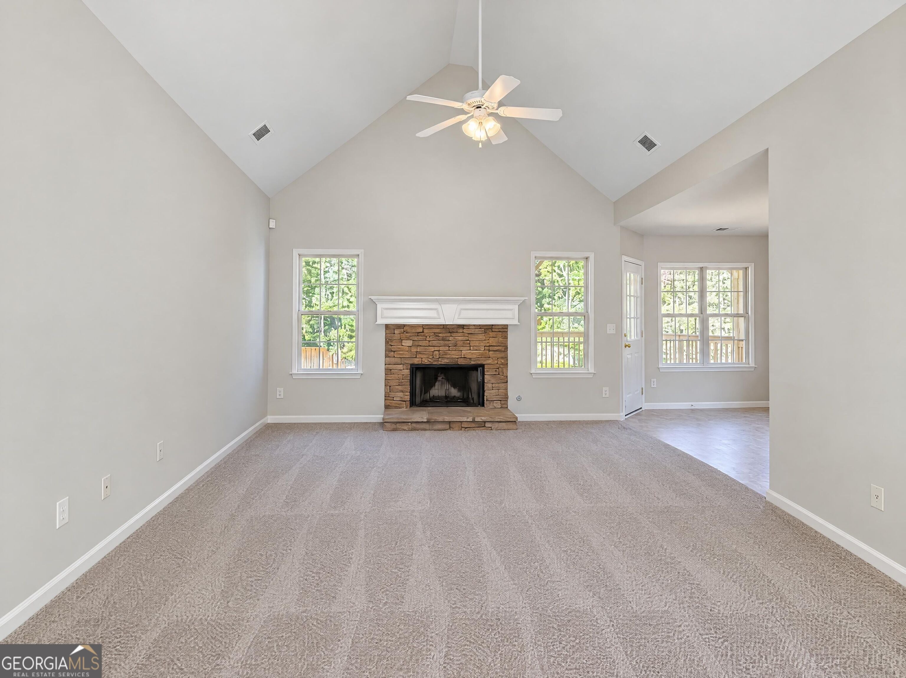1041 Topaz LN