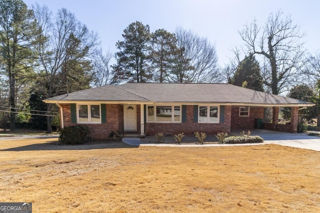 This rental in Lakeside HS offers 3 bedrooms, large living room and family room overlooking expansive backyard. Home features new appliances and new windows are in the process of being installed! Fantastic location, just moments to the shops and restaurants of Oak Grove Village and easy access to Emory, CDC, VA and interstates!