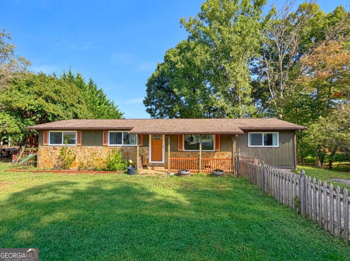 516 Hillcrest DR