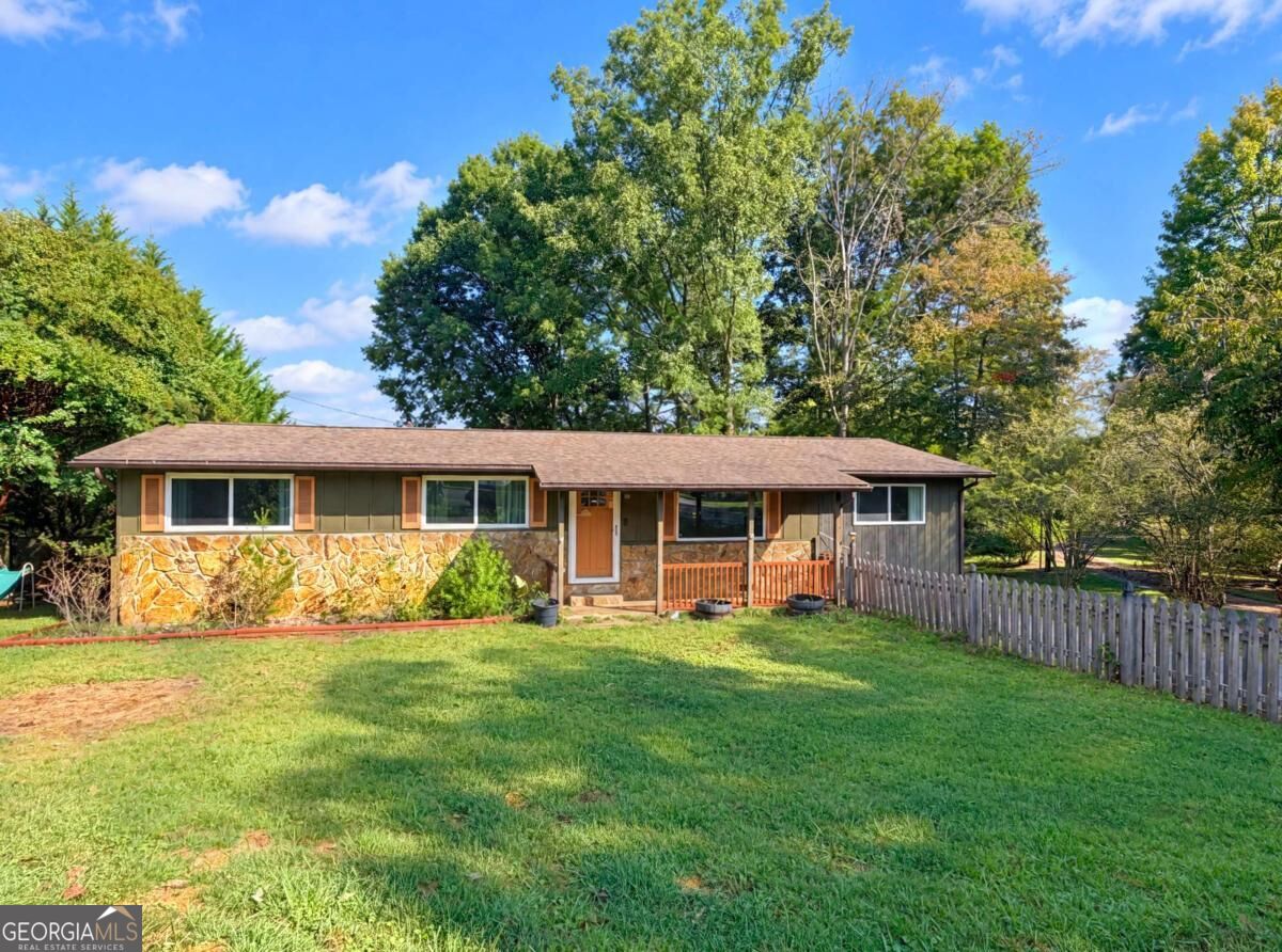 516 Hillcrest DR