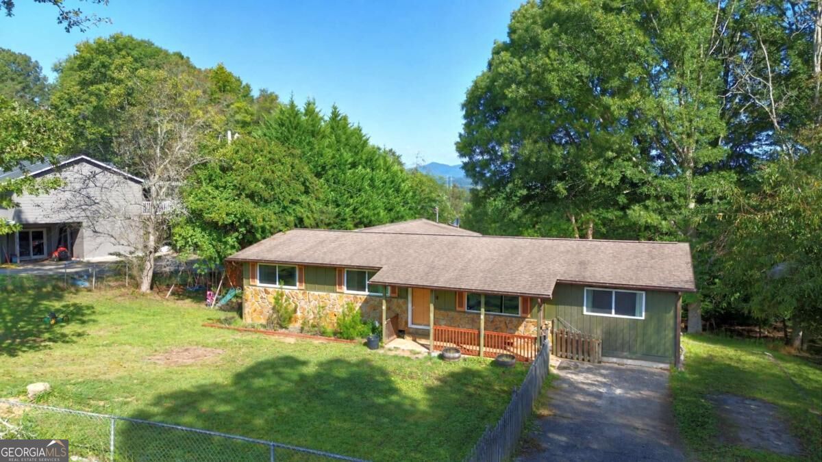 516 Hillcrest DR