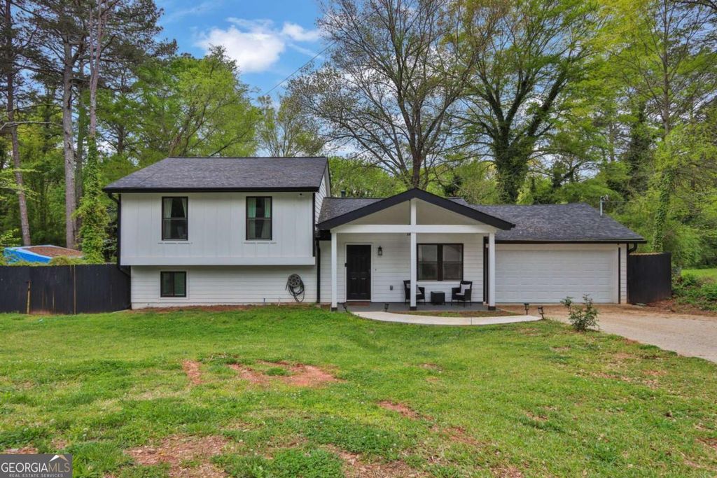 Photo of 447 Warren Rd, Lawrenceville, GA 30044 (MLS # 10729785)