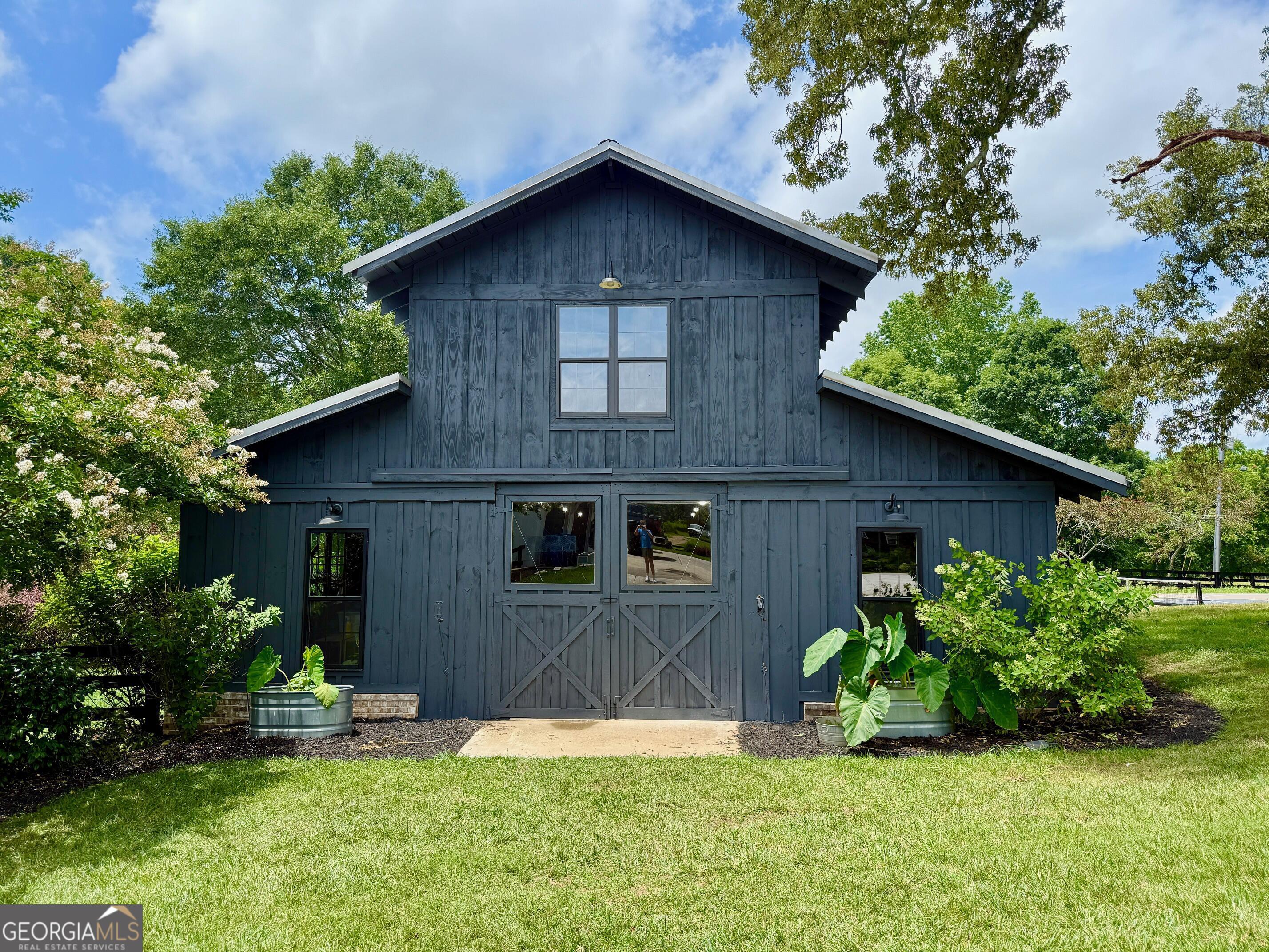 7093 Vaughn RD