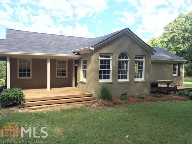 RECENTLY RENOVATED, VERY NICE RANCH STYLE HOUSE. HOME SITS ON ALMOST 2.5 ACRES. EVERYTHING FROM NEW FLOORS, NEW PAINT, TO NEW FIXTURES AND KNOBS. TILE BATHTUB WITH WITH PLENTY OF SPACE. LAUNDRY ROOM WITH PLENTY OF CABINET SPACE. VAULTED CEILINGS, RECESSED LIGHTING. STAINLESS STEEL APPLIANCES STAY WITH THE PROPERTY. THE PICTURES DO NOT DO JUSTICE FOR THIS ONE. PROPERTY OVERLOOKS 50+ ACRE FIELD. PLENTY OF COUNTRYSIDE TO SEE. YOU COULD BE BINDING TONIGHT. CALL AGENT FOR ACCESS.
