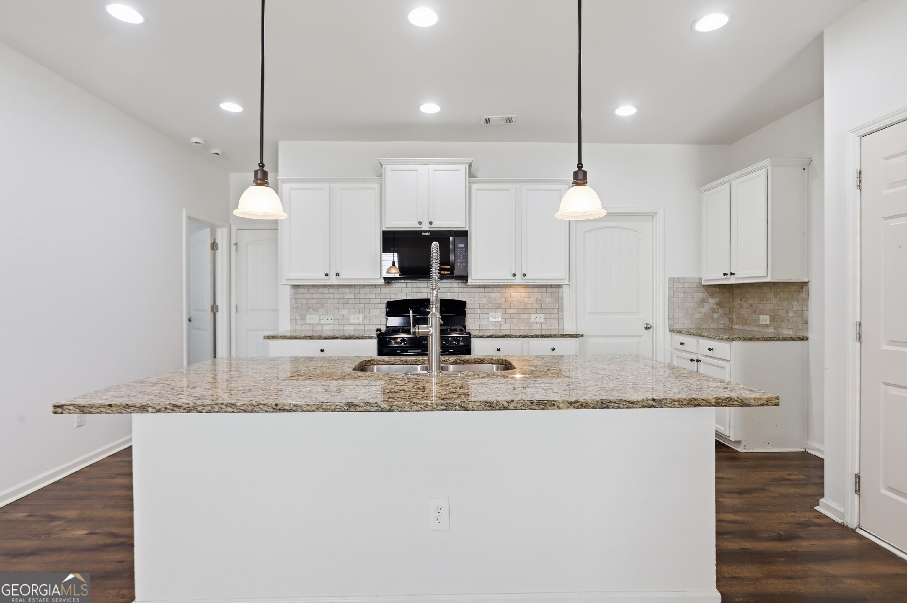 272 Shaw DR