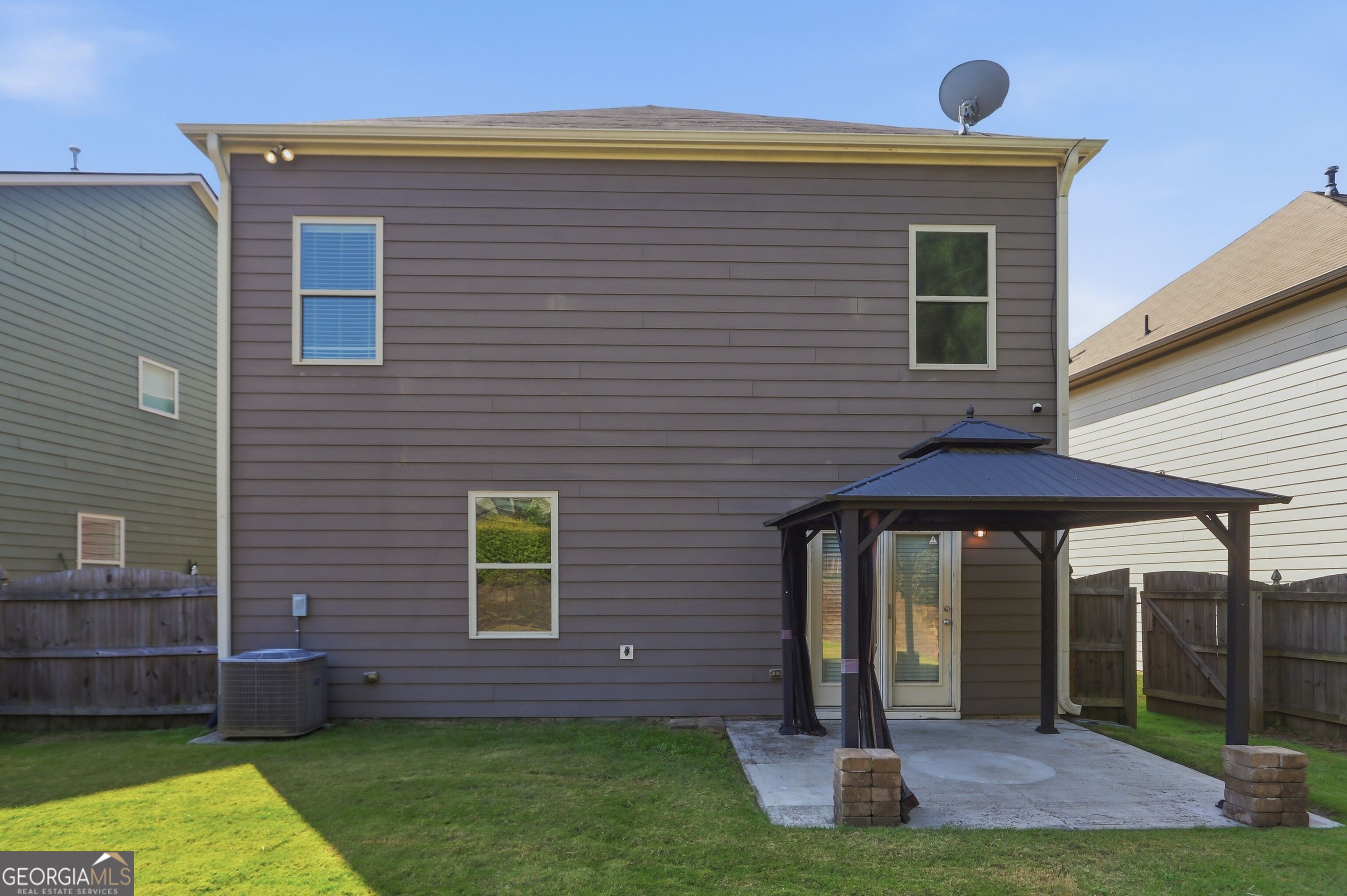 272 Shaw DR