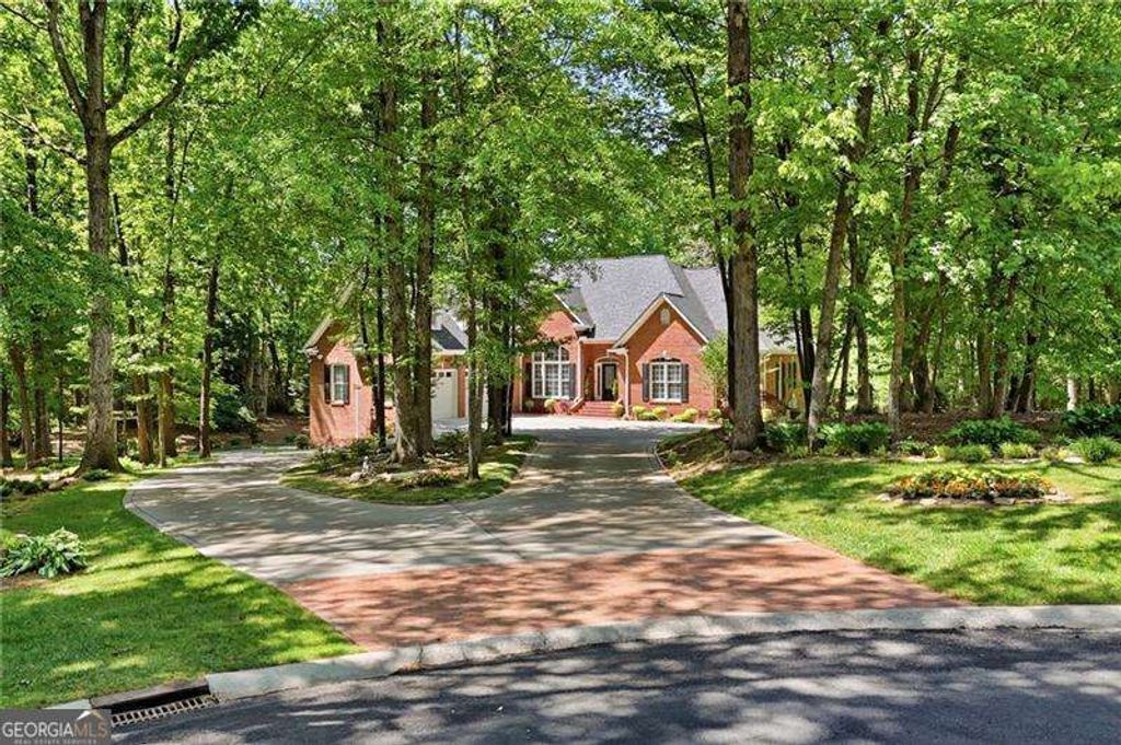 Photo of 153 York Place, Calhoun, GA 30701 (MLS # 10739745)