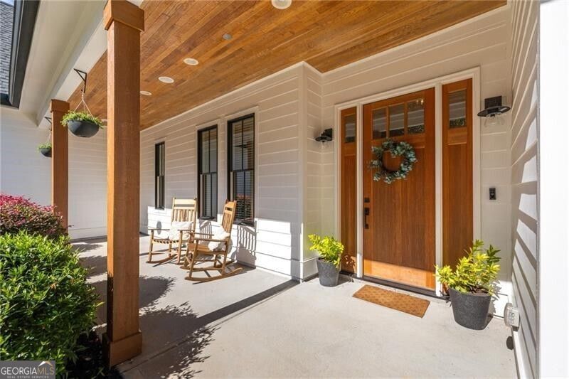 Roswell, Georgia 30075, United States, 4 Bedrooms Bedrooms, ,3 BathroomsBathrooms,Residential,Pending,119911