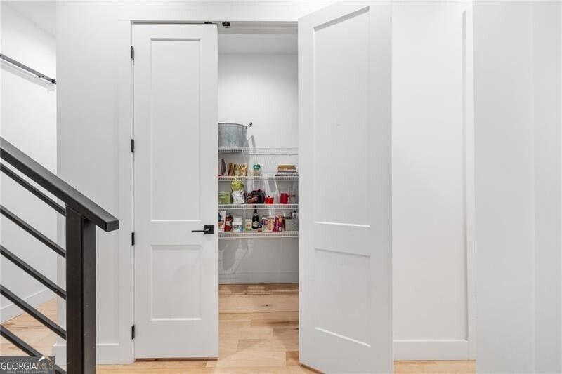 Roswell, Georgia 30075, United States, 4 Bedrooms Bedrooms, ,3 BathroomsBathrooms,Residential,Pending,119911