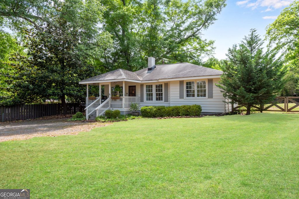 Photo of 89 Mountain View Road NW, Marietta, GA 30064 (MLS # 10764845)