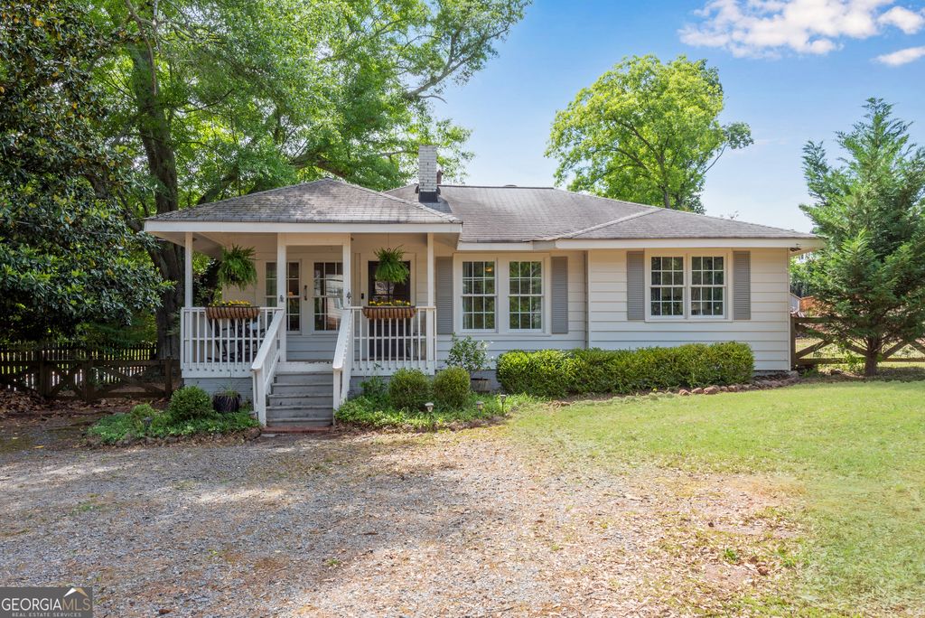 Photo of 89 Mountain View Road NW, Marietta, GA 30064 (MLS # 10764845)
