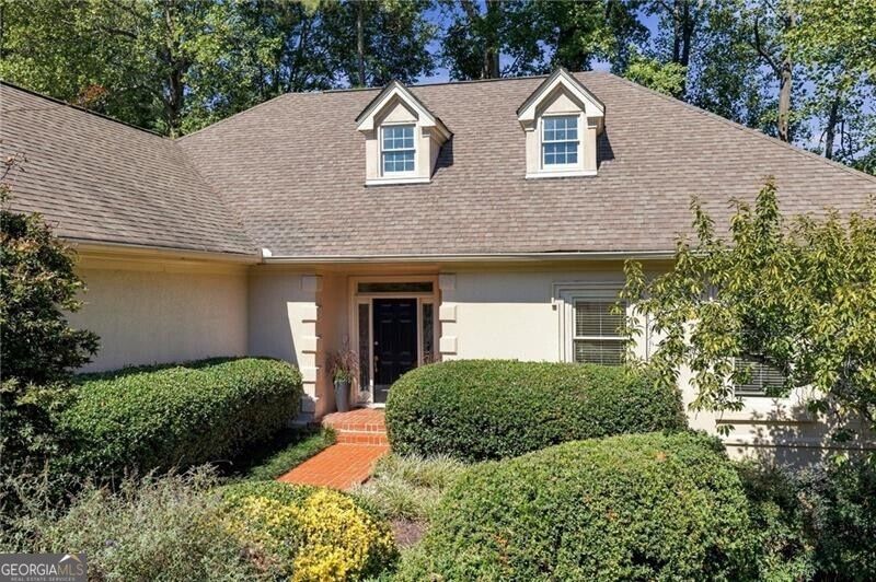 Photo of 26 Ridgemere Trace, Sandy Springs, GA 30328 (MLS # 10857676)
