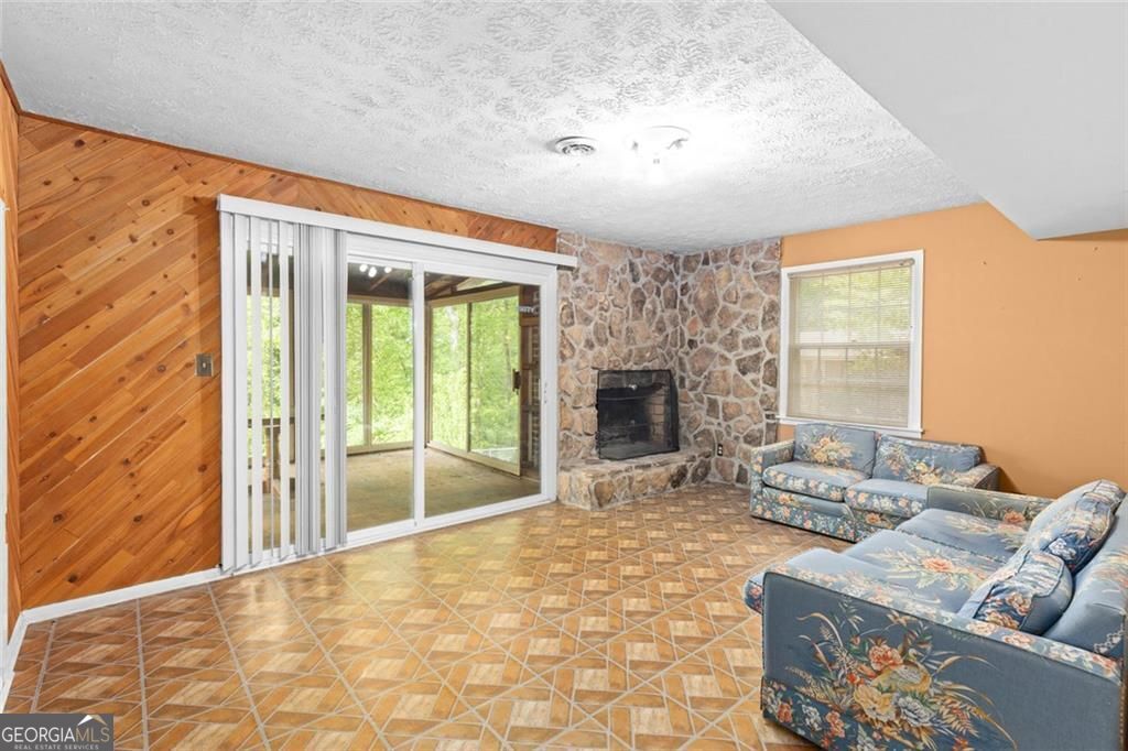 1569 Bubbling Creek RD NE
