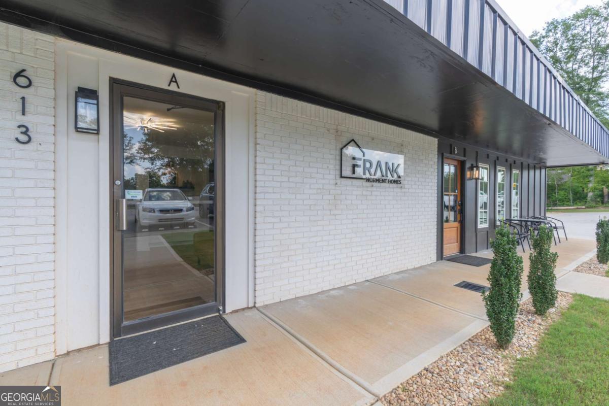 Commercial Office for Rent in Bremen City Limits, Very Convenient Location. Reception Area, 3 to 4 Offices/Break room & Bathroom. Side B also available for rent. Side B has 2 Offices, Reception Area/Conference Room & Bathroom. Attached Parking Lot.