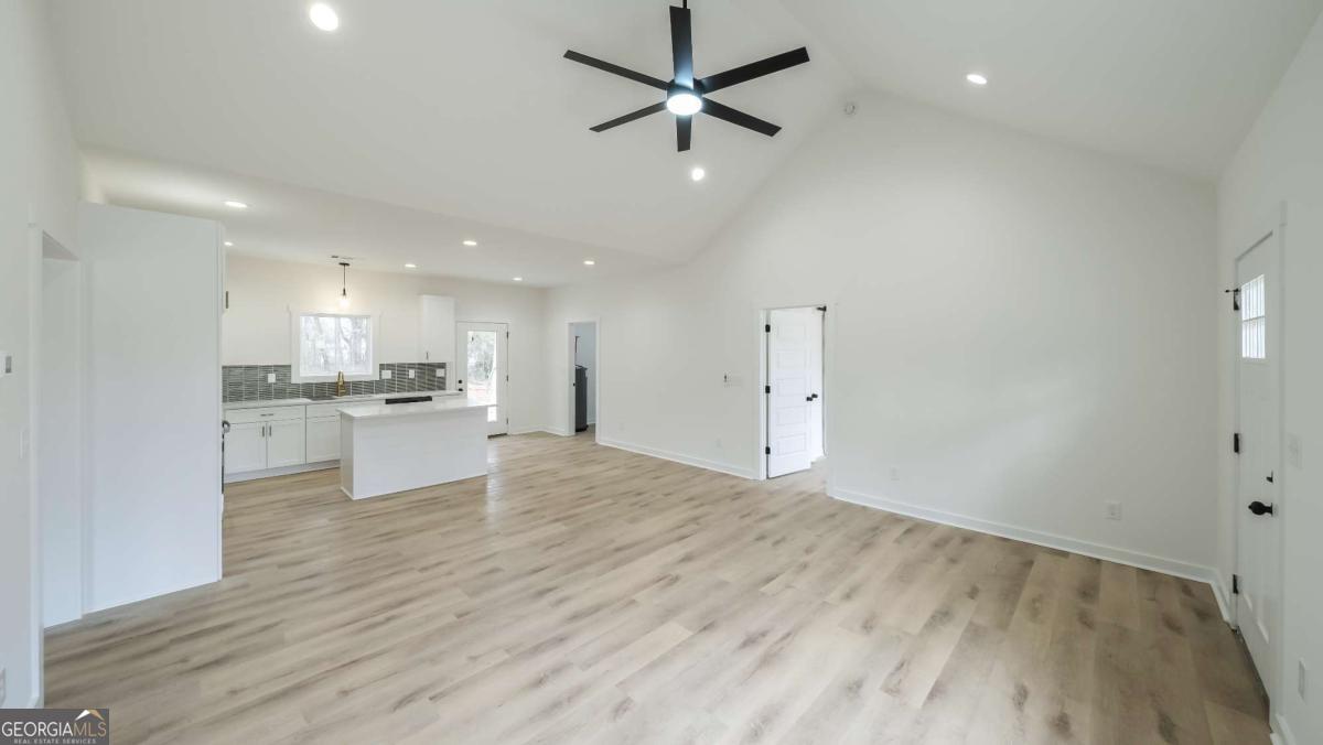 8 Whispering Pines RD NE