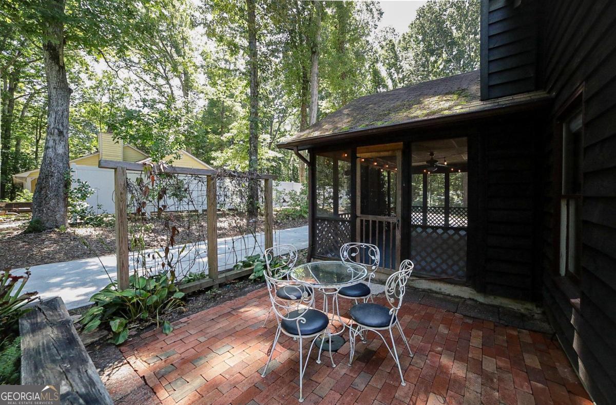 Photo 33 of 51 of 200 Bentwood TRL house