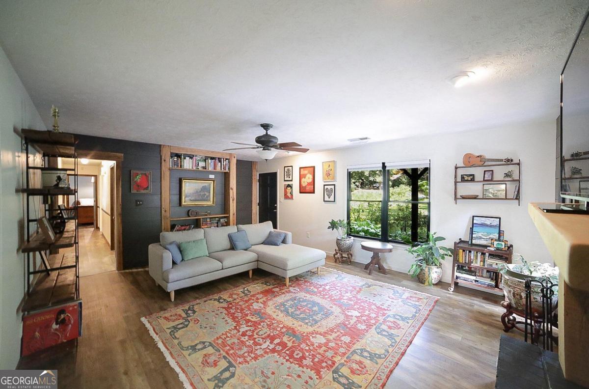 Photo 8 of 51 of 200 Bentwood TRL house