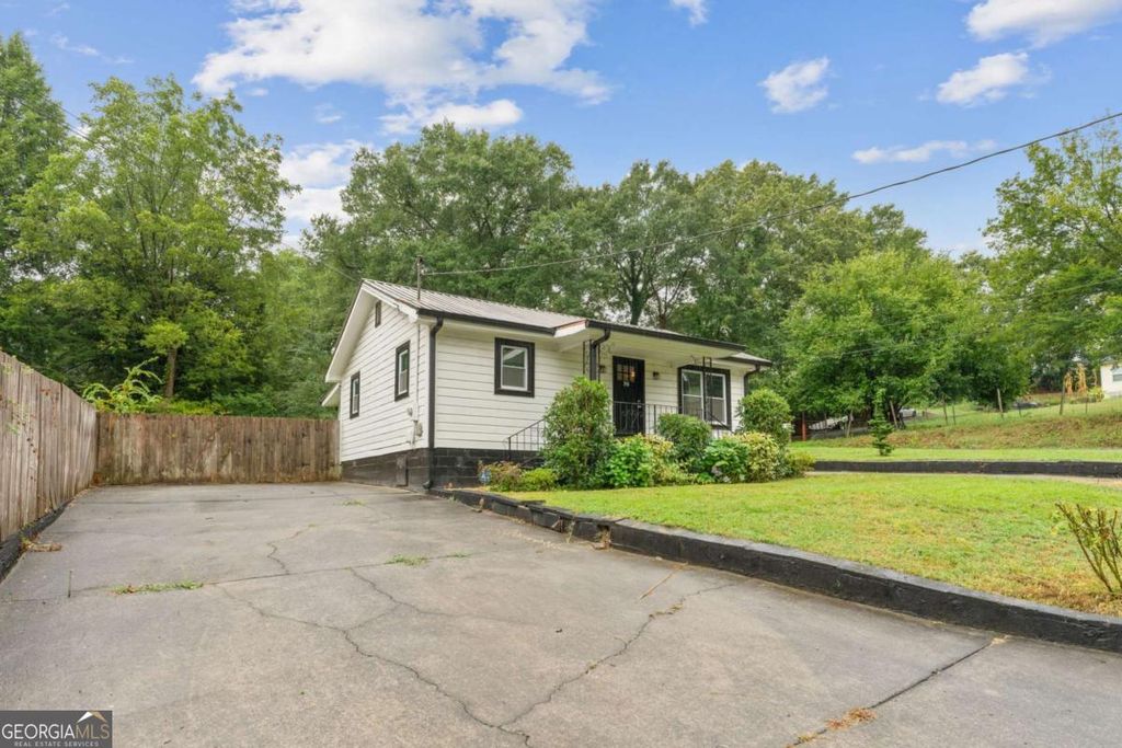 Photo of 310 Bonaire Street, Cartersville, GA 30120 (MLS # 10580484)