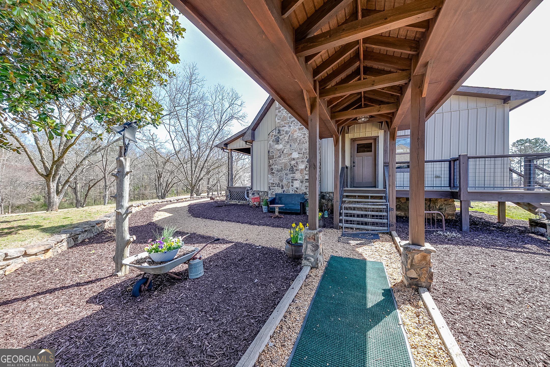335 Jones RD