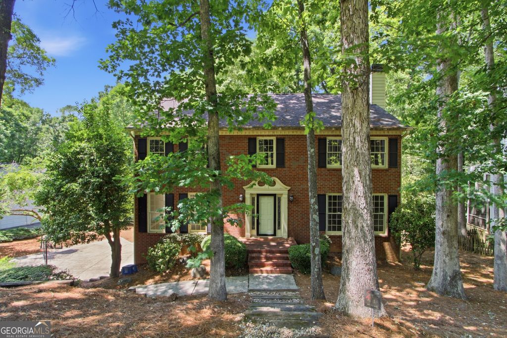 Photo of 4003 Oakview Court, Alpharetta, GA 30005 (MLS # 10771382)