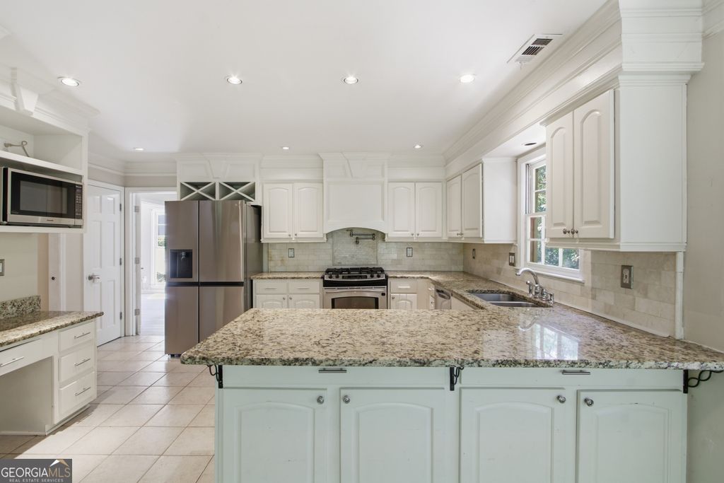 Photo of 4003 Oakview Court, Alpharetta, GA 30005 (MLS # 10771382)