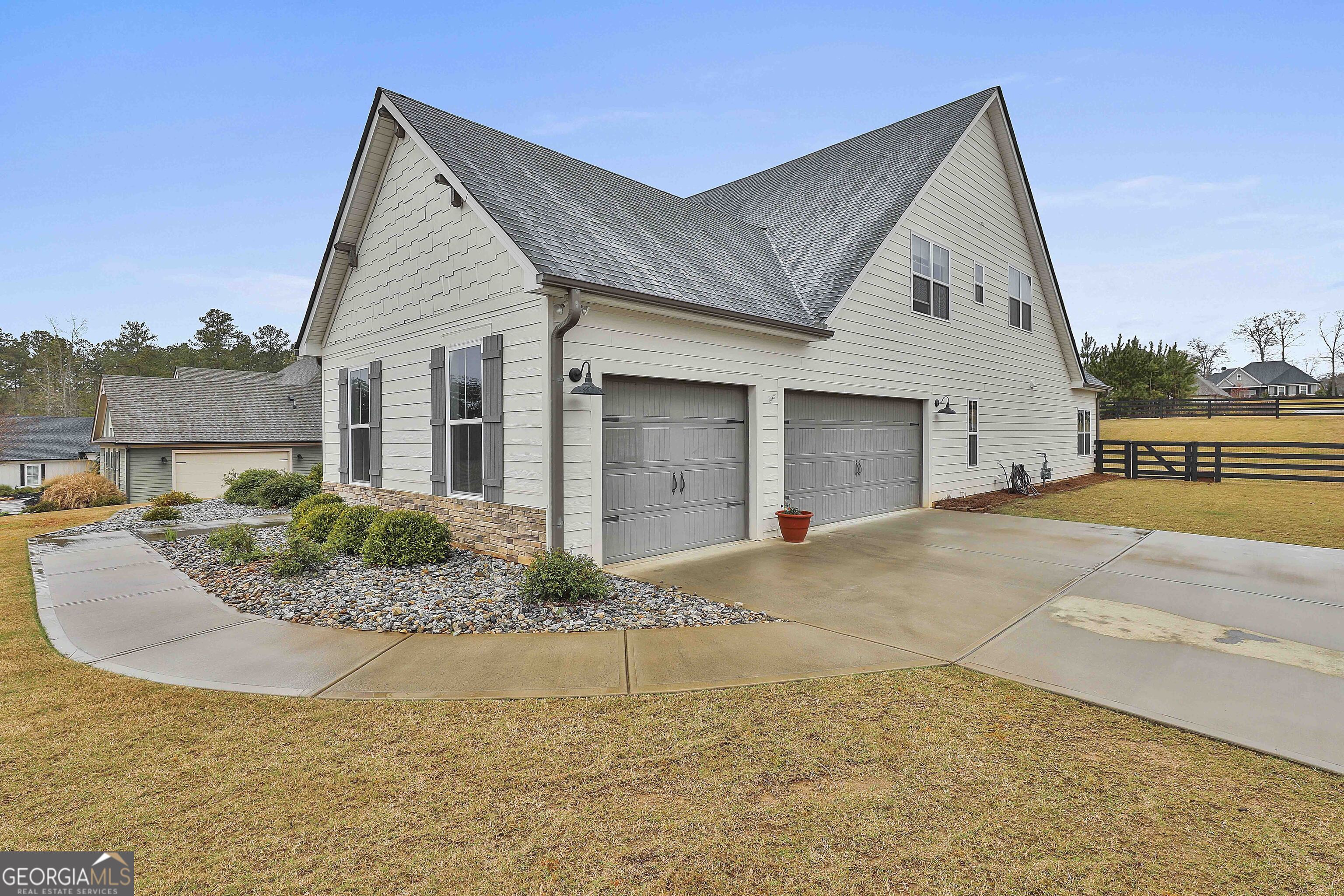 153 N Cove DR