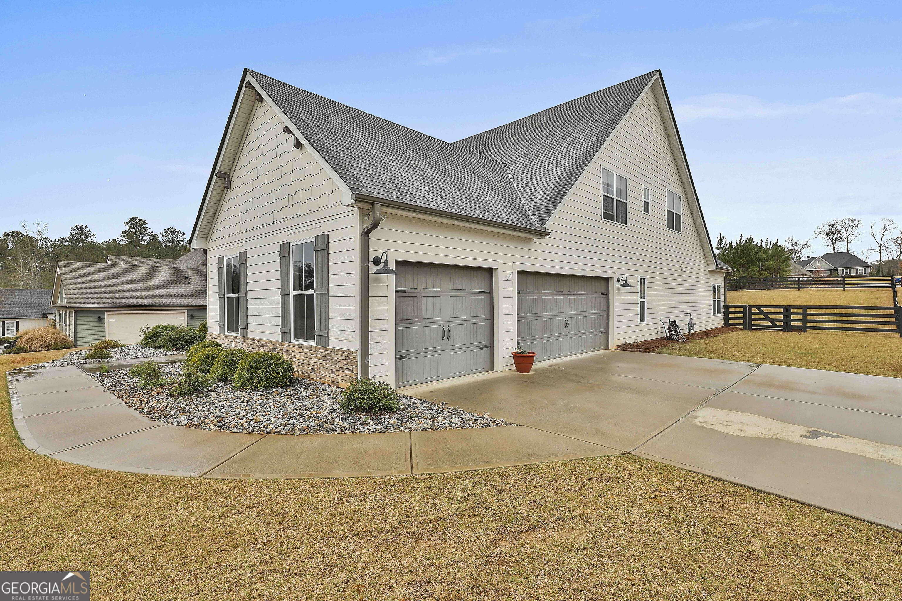 153 N Cove DR