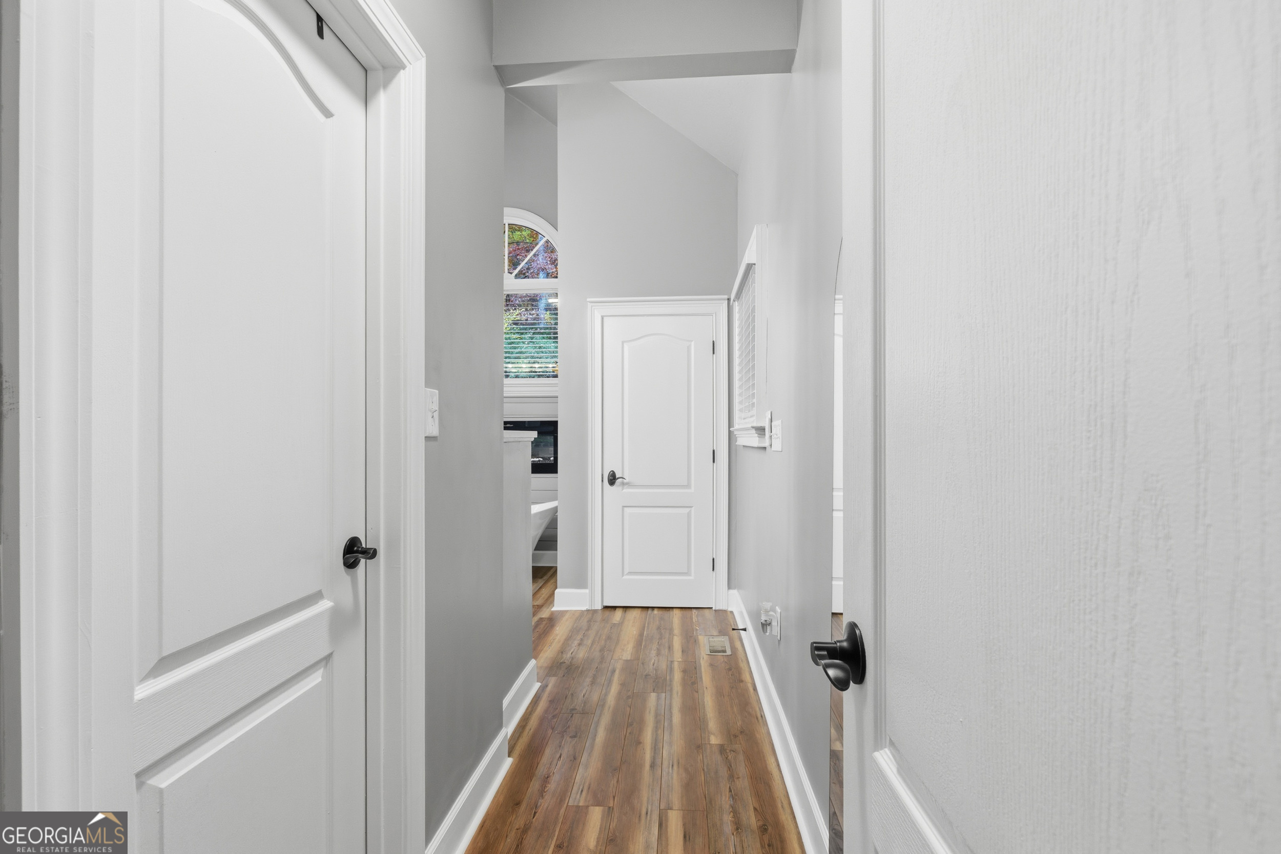 Clarkesville, Georgia 30523, United States, 6 Bedrooms Bedrooms, ,4 BathroomsBathrooms,Residential,Active,241542