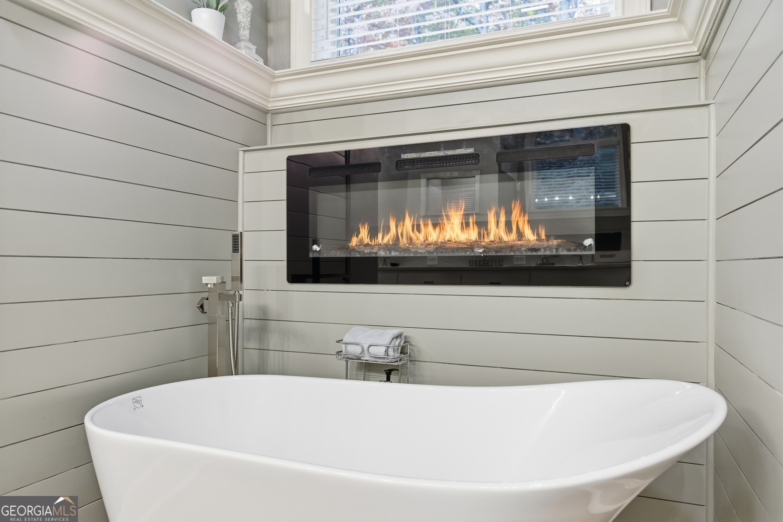 Clarkesville, Georgia 30523, United States, 6 Bedrooms Bedrooms, ,4 BathroomsBathrooms,Residential,Active,241542