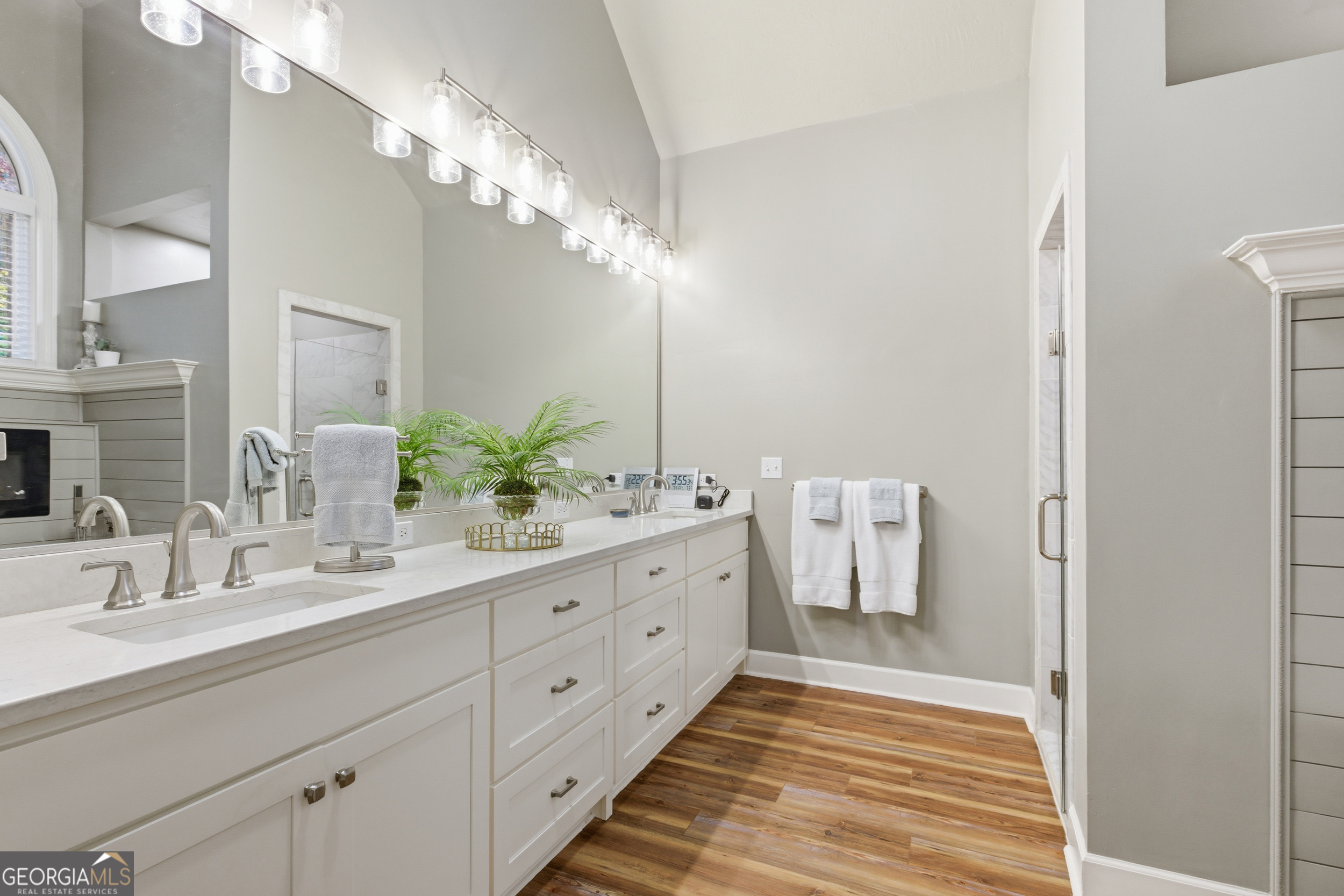 Clarkesville, Georgia 30523, United States, 6 Bedrooms Bedrooms, ,4 BathroomsBathrooms,Residential,Active,241542