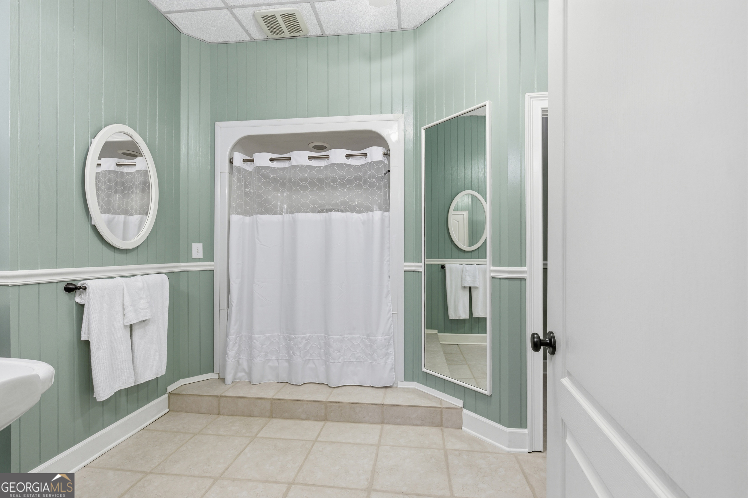 Clarkesville, Georgia 30523, United States, 6 Bedrooms Bedrooms, ,4 BathroomsBathrooms,Residential,Active,241542