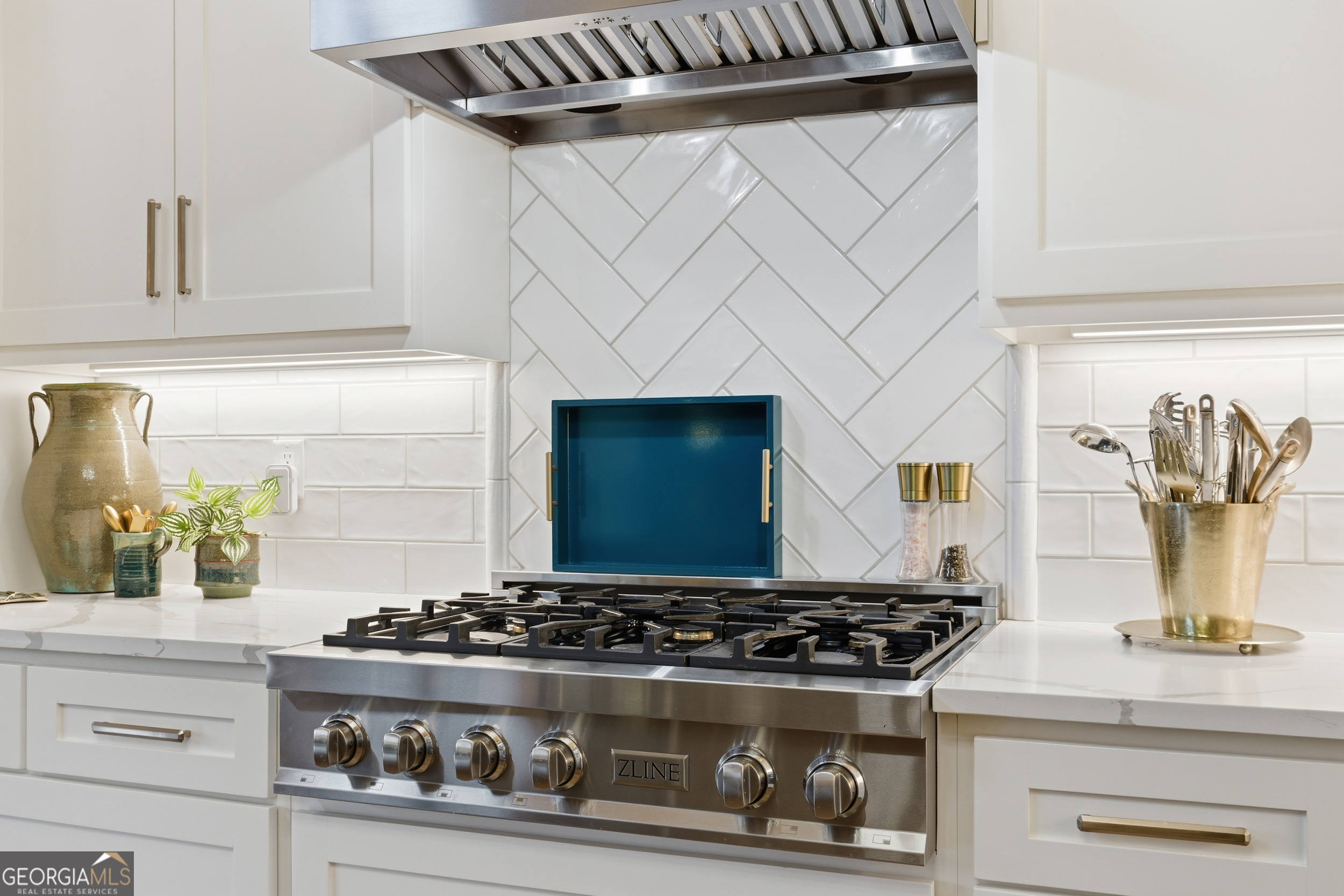 Clarkesville, Georgia 30523, United States, 6 Bedrooms Bedrooms, ,4 BathroomsBathrooms,Residential,Active,241542