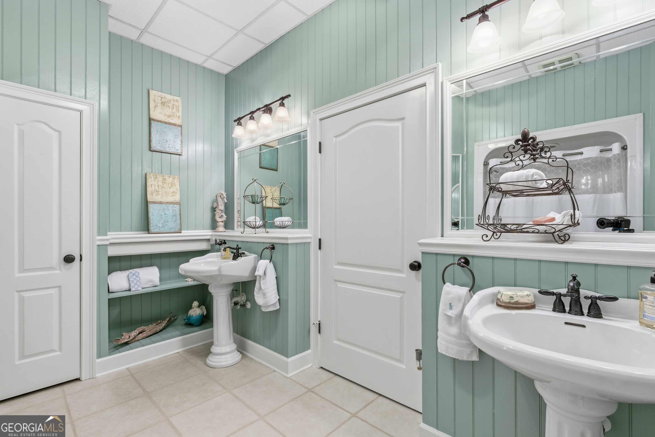 Clarkesville, Georgia 30523, United States, 6 Bedrooms Bedrooms, ,4 BathroomsBathrooms,Residential,Active,241542