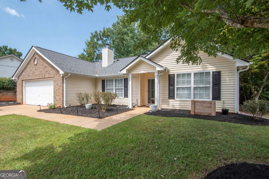 Photo of 22 Lexington Drive, Grantville, GA 30220 (MLS # 10833778)