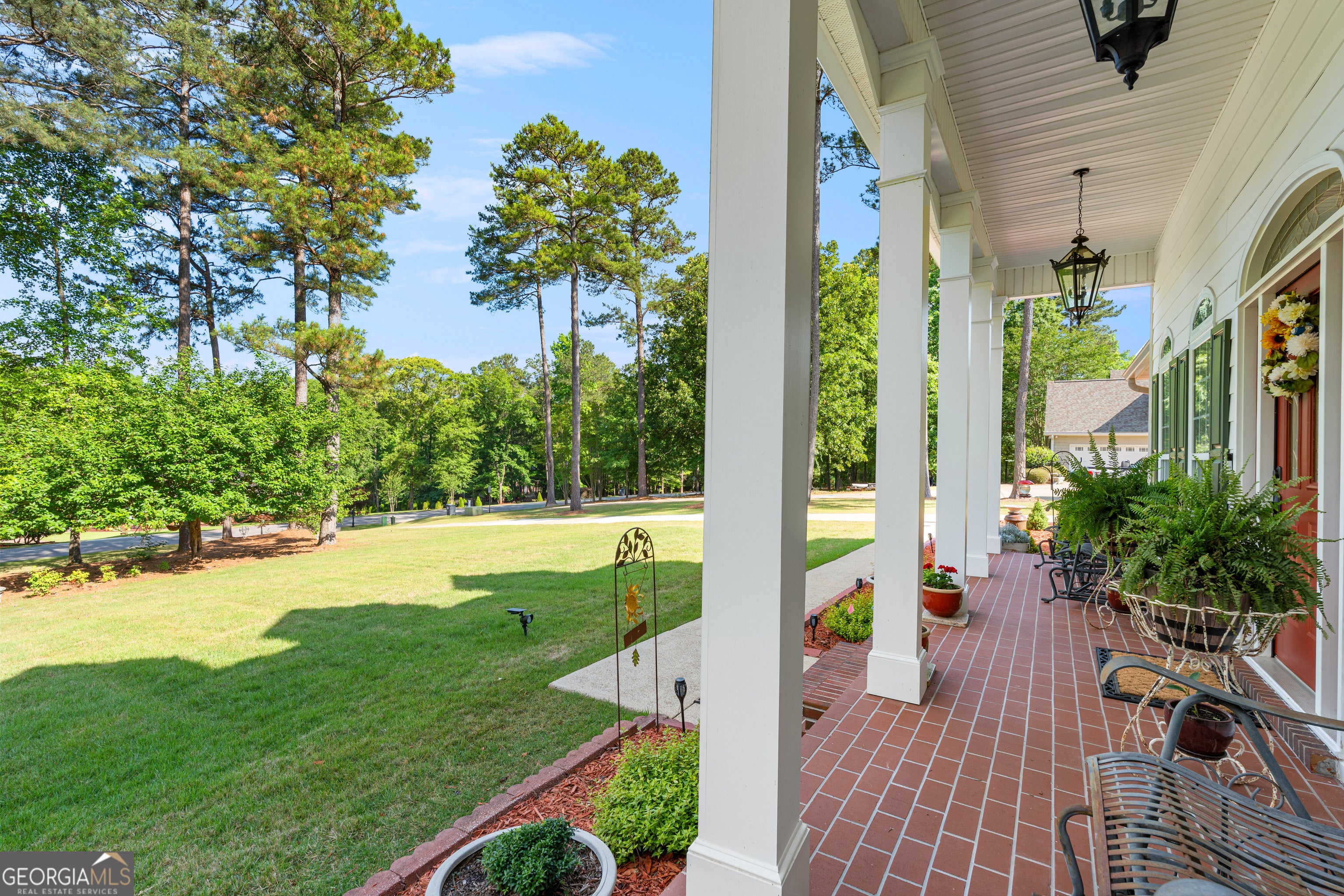 506 Riverside DR