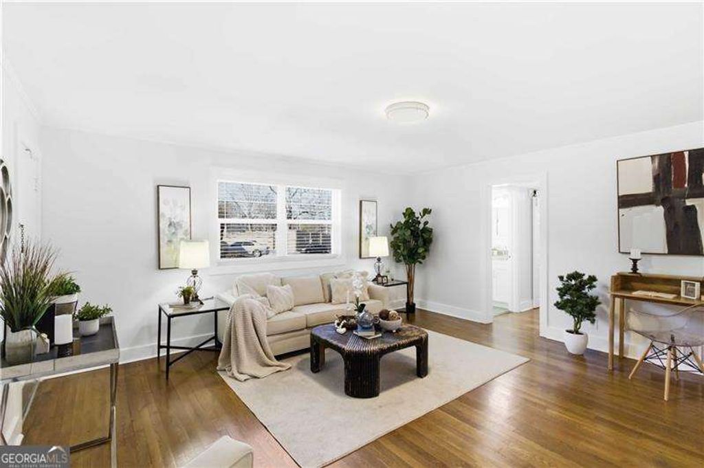 Photo of 3660 Peachtree Road NE #3H, Atlanta, GA 30319 (MLS # 10758531)