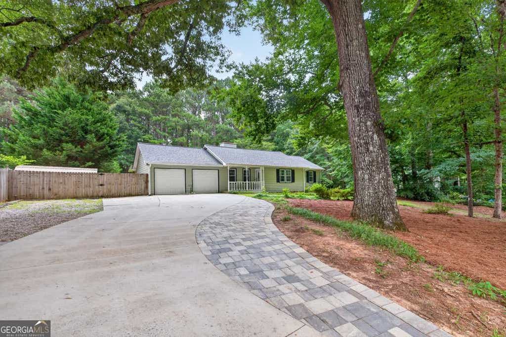 Photo of 3735 Creekwood Drive, Loganville, GA 30052 (MLS # 10795232)