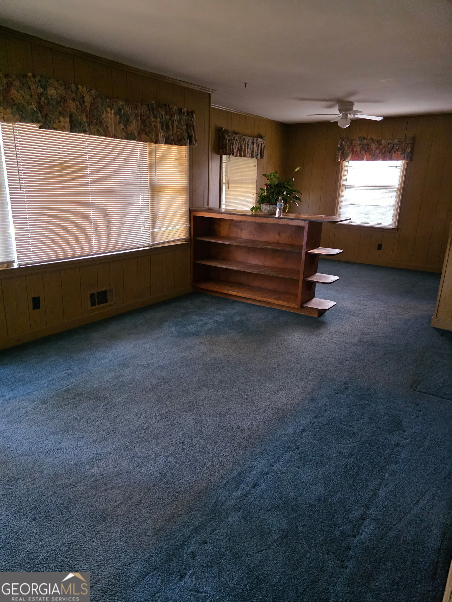 1100 N Parkwood DR