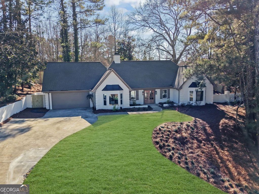 Photo of 2552 Hollycreek Drive NE, Marietta, GA 30062 (MLS # 10681812)